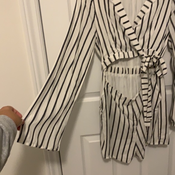 LUCCA medium Tie Romper 🖤 - Picture 4 of 4